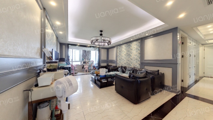 莱蒙水榭春天二手房实景图