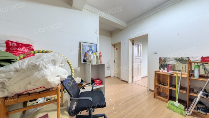 滨江河畔二手房实景图