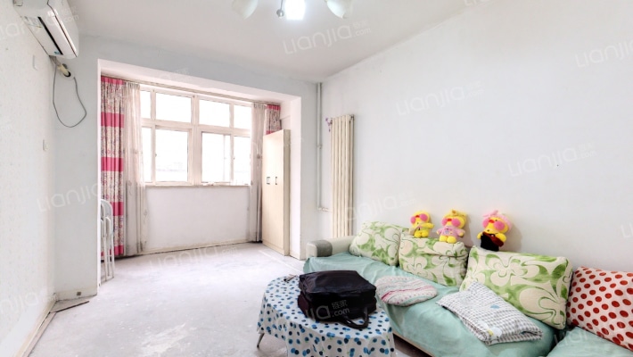 新贵都B区二手房实景图