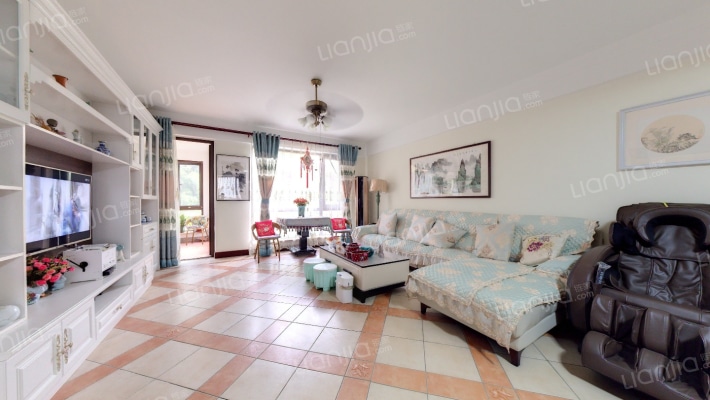 海阔水岸花墅二手房实景图