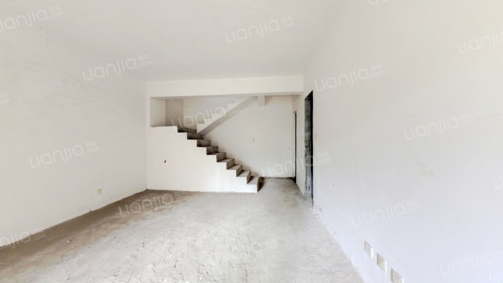 青霞山水卡伦德拉小镇二手房实景图