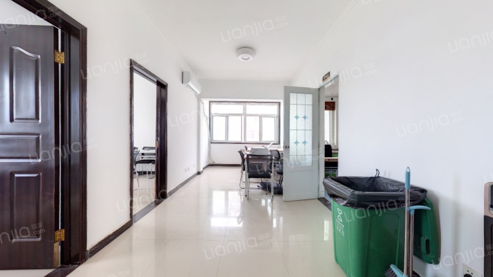 龙苑大厦二手房实景图