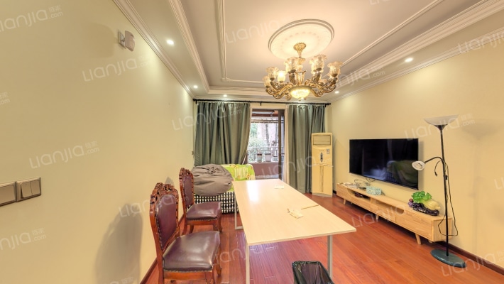 上东汇南区一组团二手房实景图