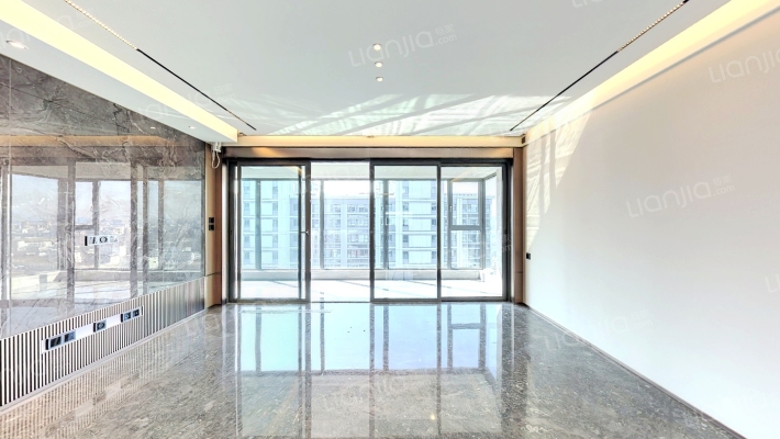 翡丽铂湾二手房实景图