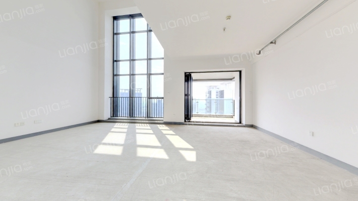 蔚蓝阁A区二手房实景图