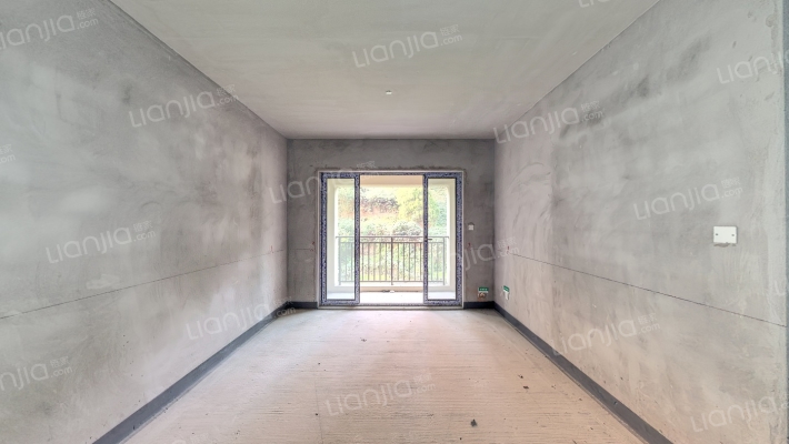 绿地海外滩米拉公馆二手房实景图