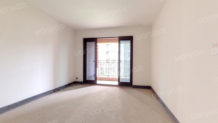 上东汇南区一组团二手房实景图