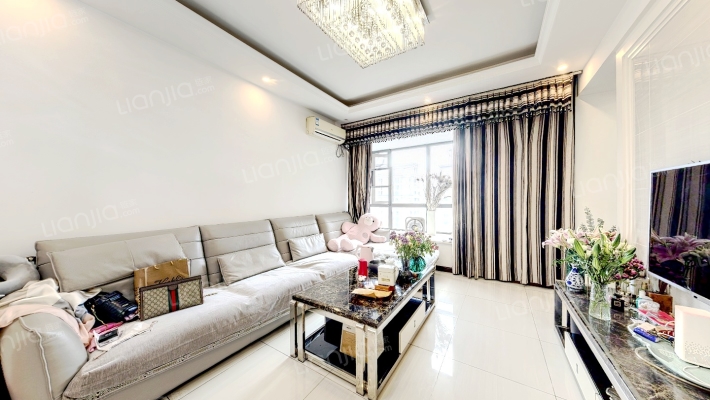 绿地国际金融城一期二手房实景图