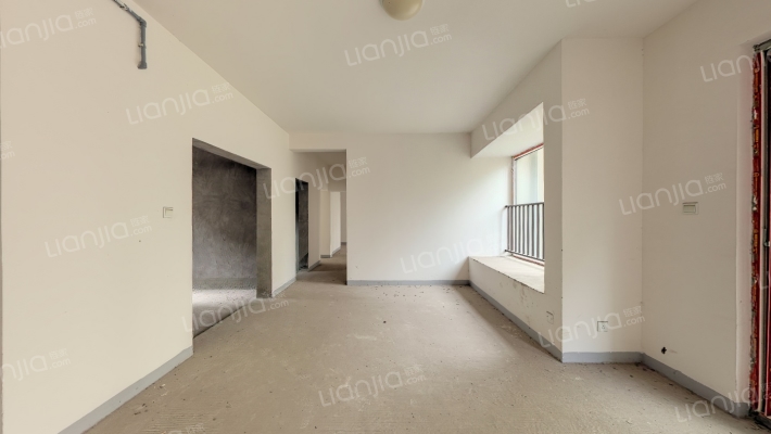 隆鑫爱琴海三期二手房实景图