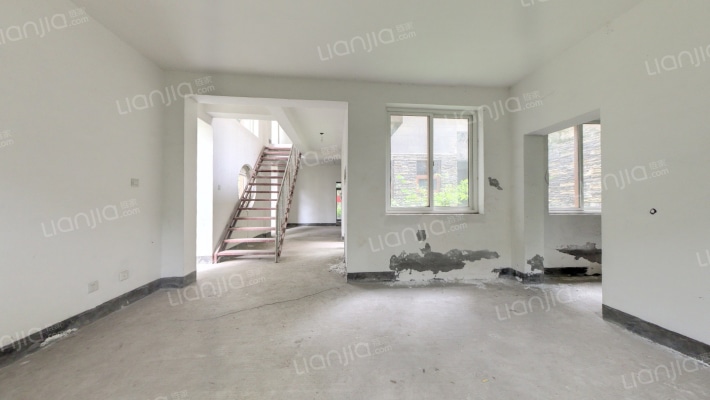 泓坊河畔二手房实景图