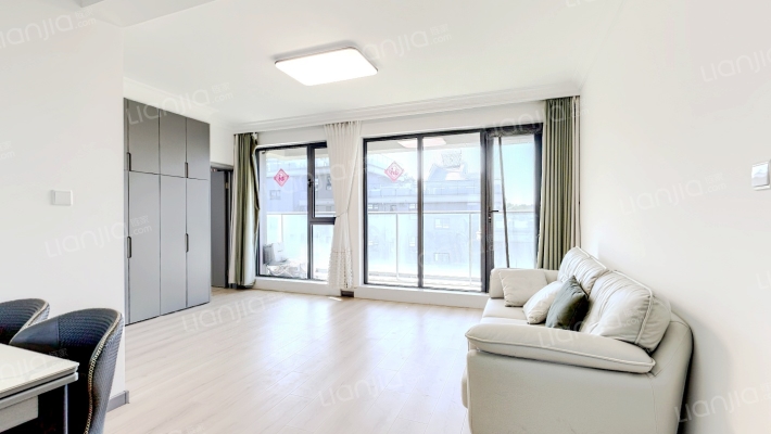 绿城·湖畔和庐二手房实景图