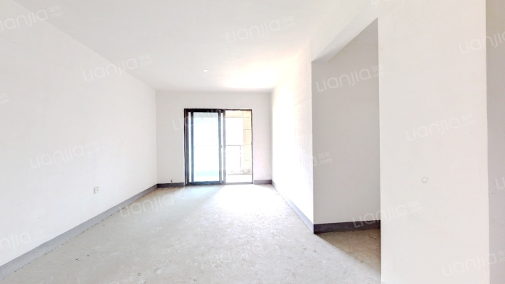 绿地海外滩花苑二手房实景图