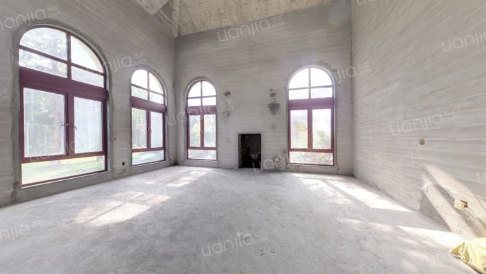 银涛高尔夫别墅二手房实景图