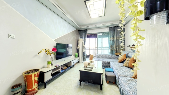 中天彩虹城北区二手房实景图