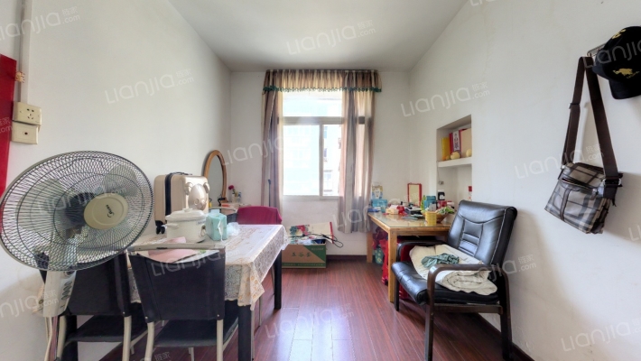 为群四村二手房实景图