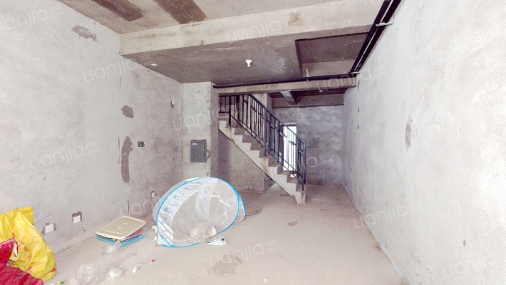 盈峰翠邸二手房实景图