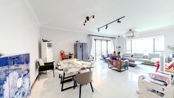 凯旋新世界枫丹丽舍二手房实景图