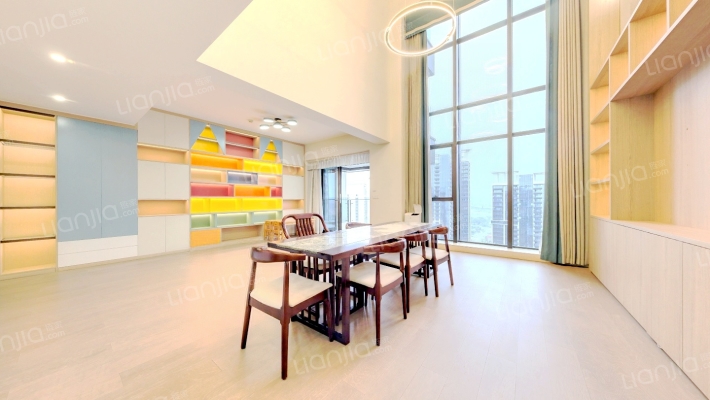 蔚蓝阁A区二手房实景图