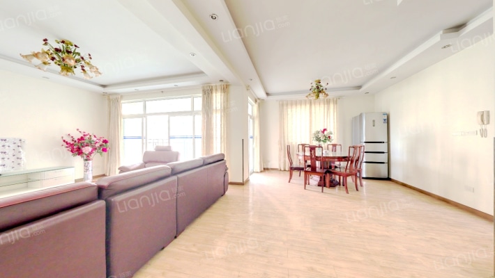 假日滨江花园C区二手房实景图