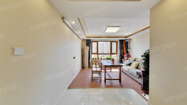 龙腾香格里二手房实景图