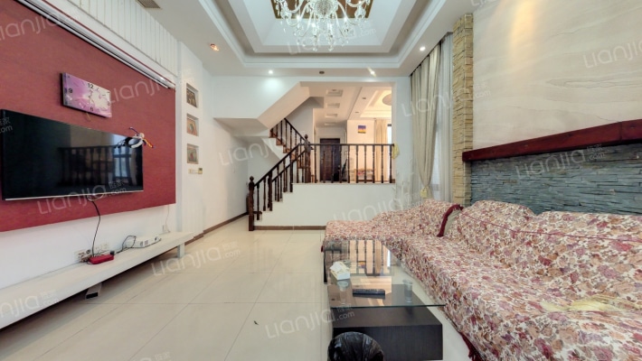 英郡雷丁小城二手房实景图