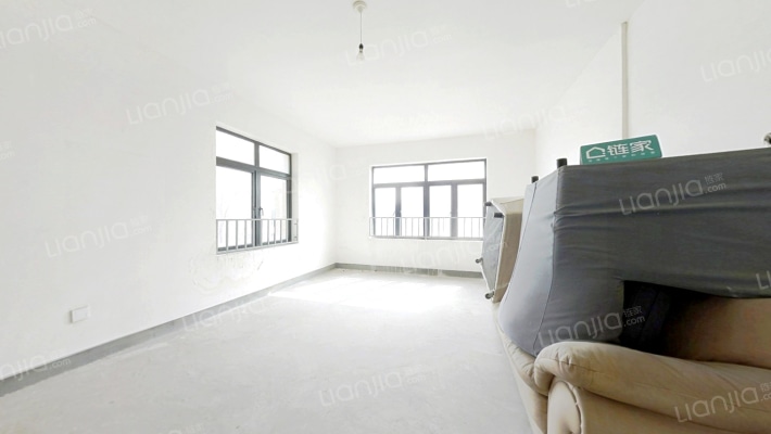 英郡雷丁小城二手房实景图