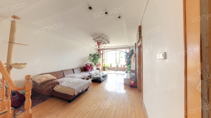 新月山庄B区二手房实景图