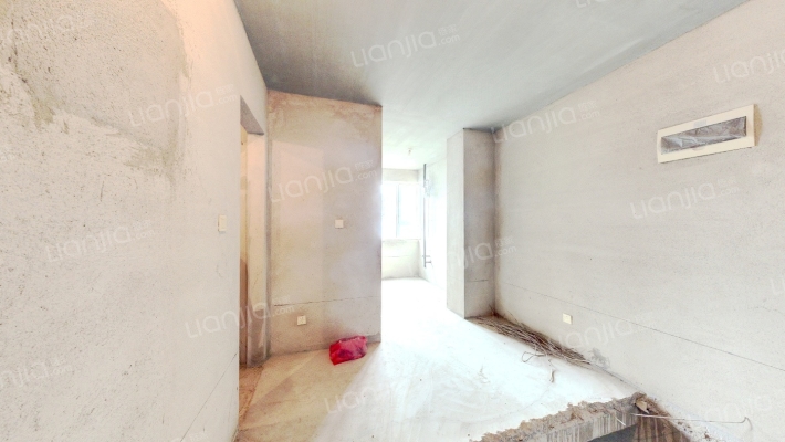 岭湾峰尚二期二手房实景图