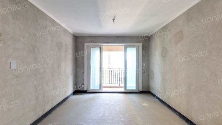 融创春晖十里岚峰庭二手房实景图