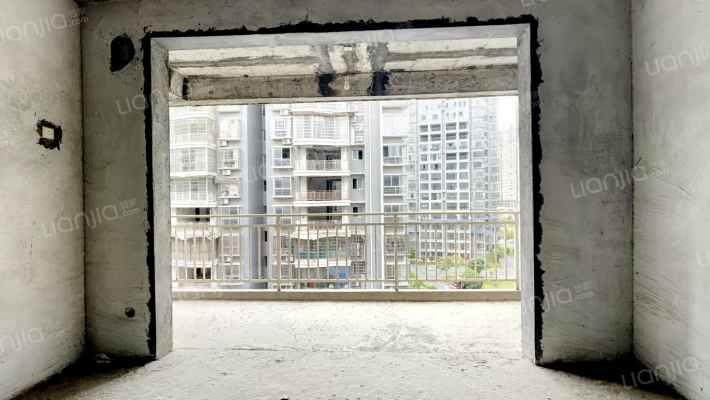 乾邮嘉苑二手房实景图