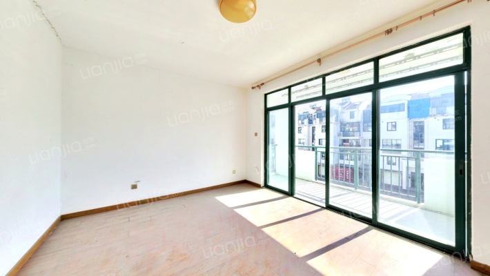 合众湖畔花园二手房实景图