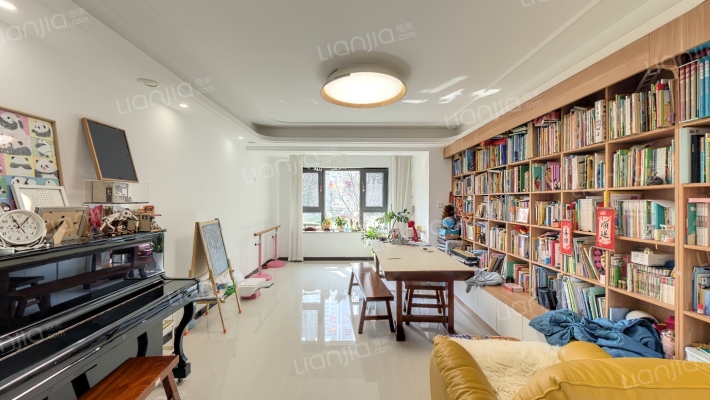 鲁能领秀城东一区二手房实景图