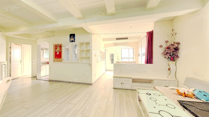 逸景南湾二手房实景图