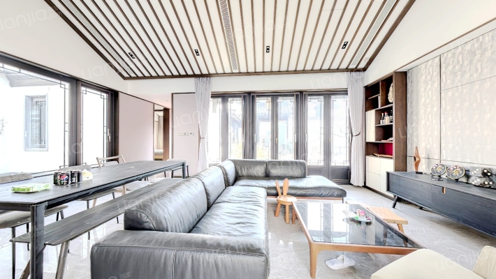 融创阿朵小镇二手房实景图