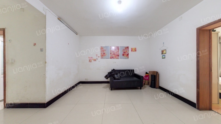 中南汽车世界二手房实景图