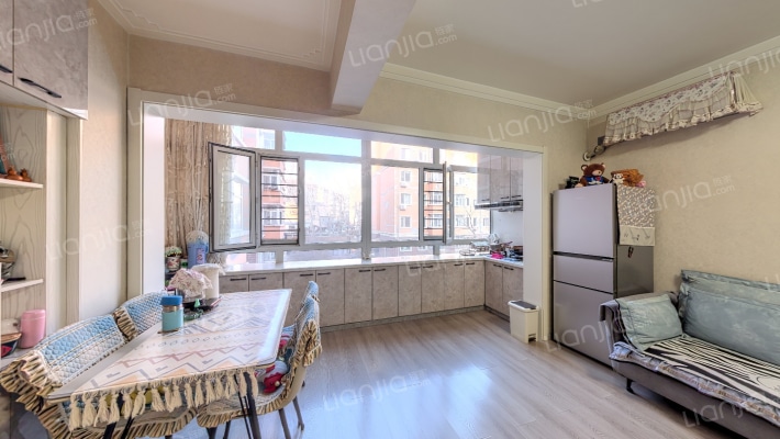 泰山领秀二手房实景图