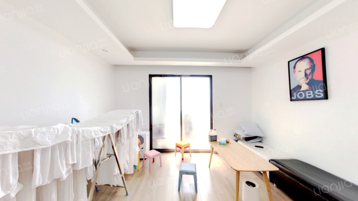 铂金公寓二手房实景图