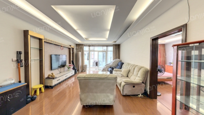 名贵山庄亲情园二手房实景图