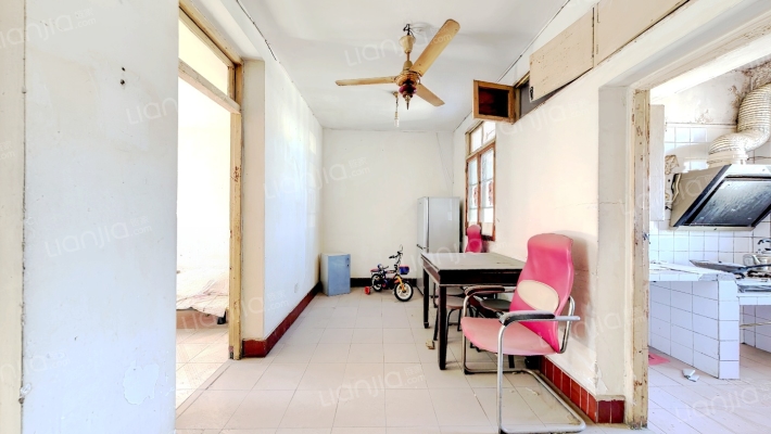 砂轮厂宿舍二手房实景图