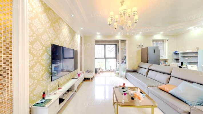 晶宝塞纳国际二手房实景图