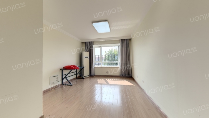 万科魅力新城D区二手房实景图