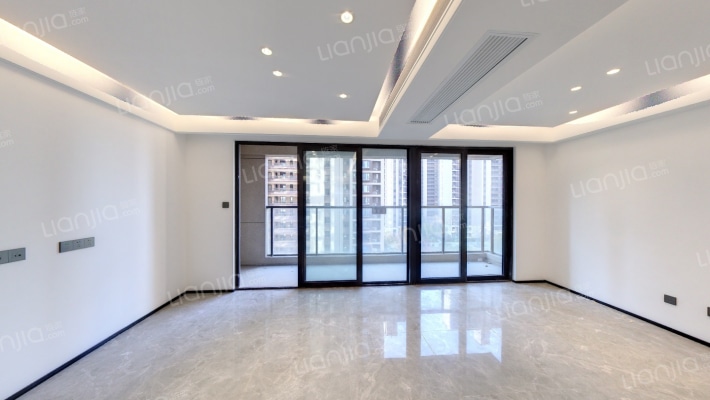 万科·翡翠之光二手房实景图