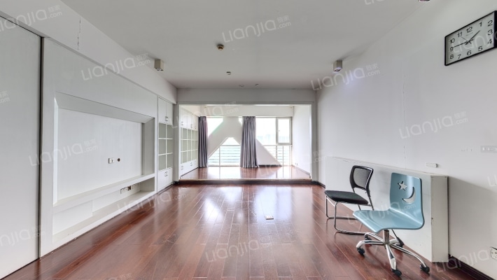金色屋顶二手房实景图