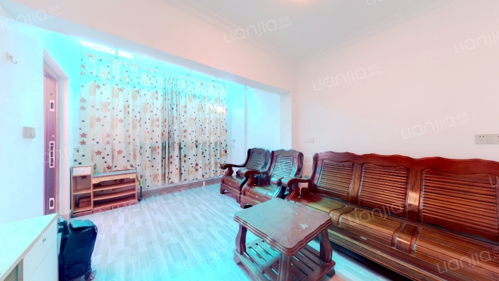 溢盈湖畔别墅二手房实景图