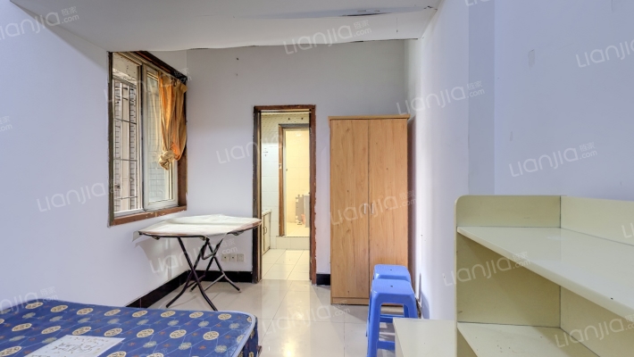 轻轨综合楼二手房实景图