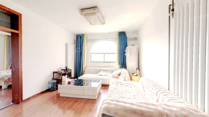 亚新美好新苑二手房实景图