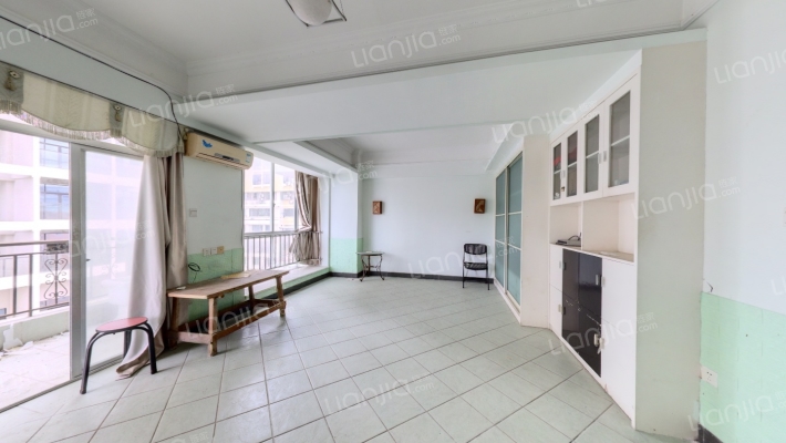 椰河湾公寓二手房实景图