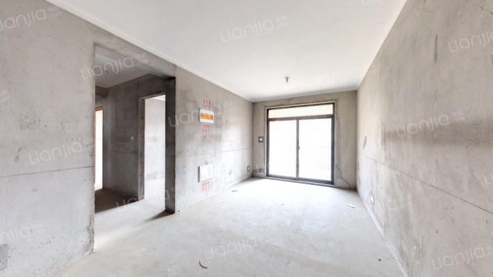 梁辉御湖湾二手房实景图