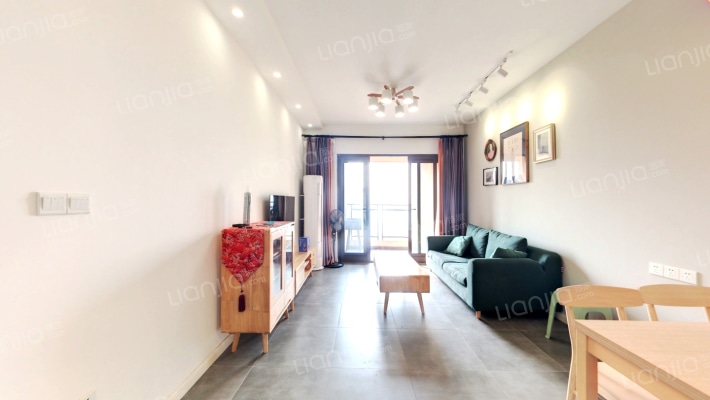 融创凡尔赛领馆三期二手房实景图