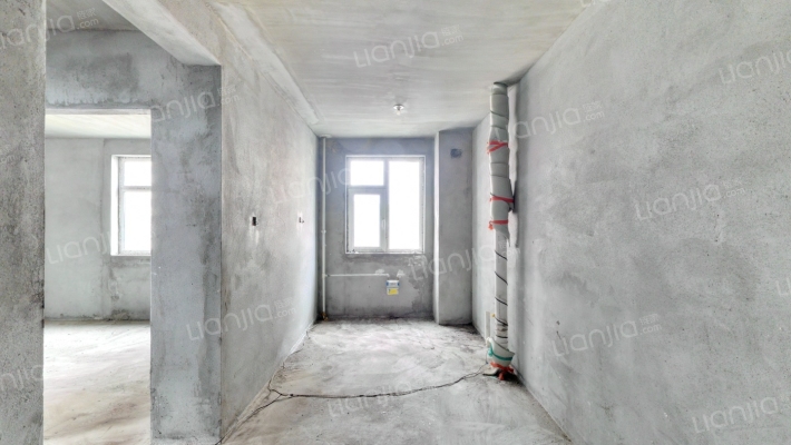 隆泰碧水山城B区二手房实景图